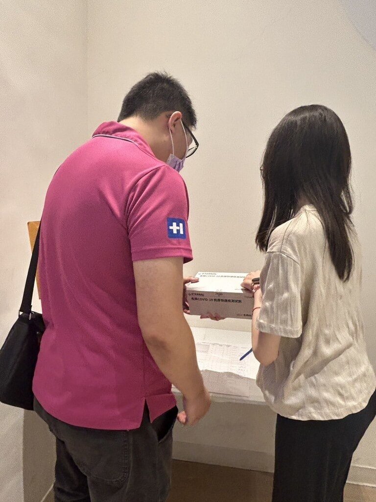 Dịch bệnh gia tăng, Cao Hùng khẩn cấp mua 30.000 bộ kit test nhanh cung cấp cho 244 cơ sở chăm sóc dài hạn